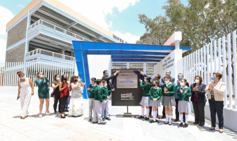 ESCUELA PORTADA