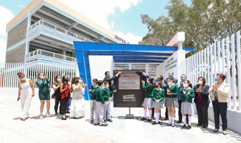 ESCUELA PORTADA