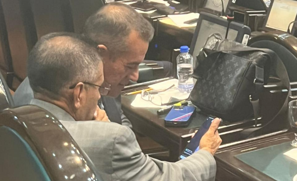 DC6EA4A2-CEDD-4DC2-BCAA-0116513B8DF7