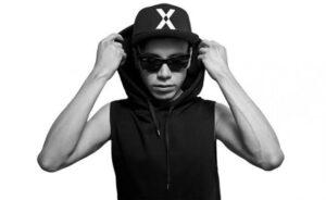 Raymix denuncia robo en su camerino