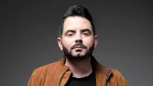 José Eduardo Derbez marca distancia con su papá