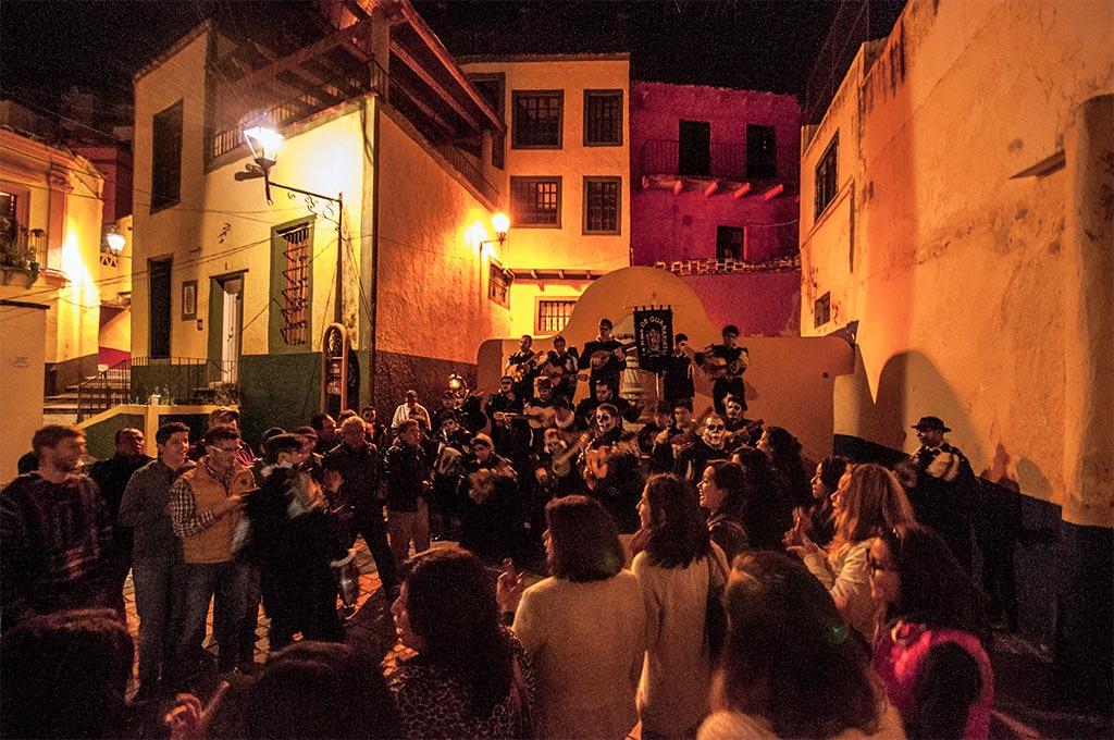Callejoneada-en-Guanajuato