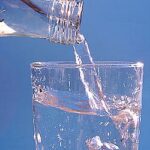 Tres hábitos sencillos para gastar menos agua en casa
