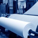 ¿Cómo se fabricaba el papel antes de las máquinas modernas?