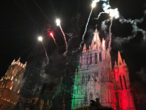 san-miguel-allende-dia-independencia-mexico-f9b8760391bfda2edce614cd632a70c7
