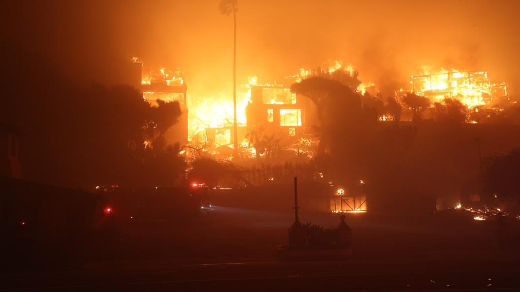 1620px-Palisades_Fire_(54254471791)