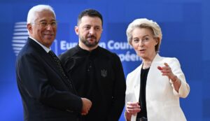 Ucrania.- La UE refuerza los gestos con Ucrania en el aniversario de la guerra mientras Hungría evidencia la división