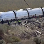al-menos-64-muertos-por-la-colision-de-dos-trenes-de-alta-de-velocidad-en-espana_c6172ca2-3986-4b7d-aaae-92cb837e55f8_media
